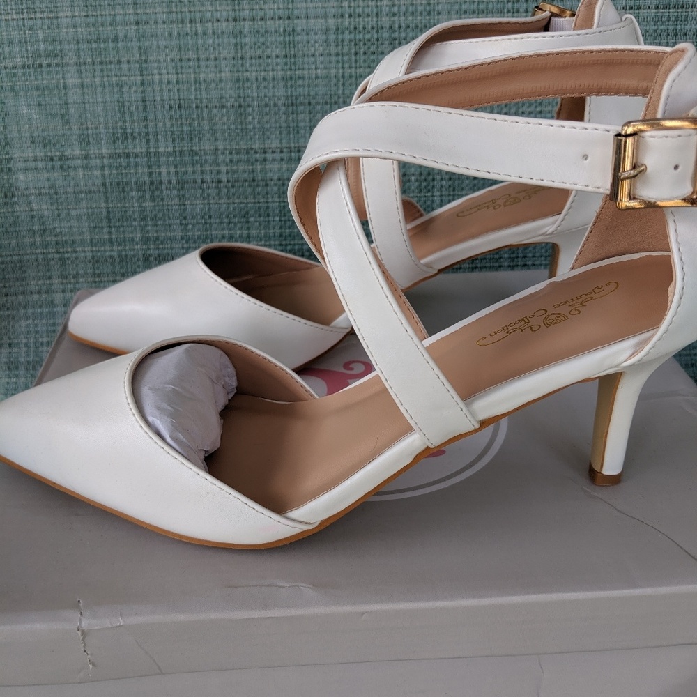 Journee Collection heels